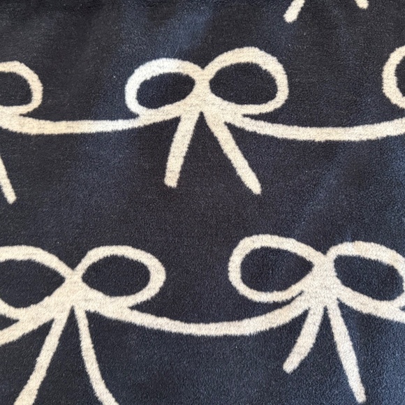 Sara Fitz for ChappyWrap Navy Bows Blanket - Picture 3 of 6